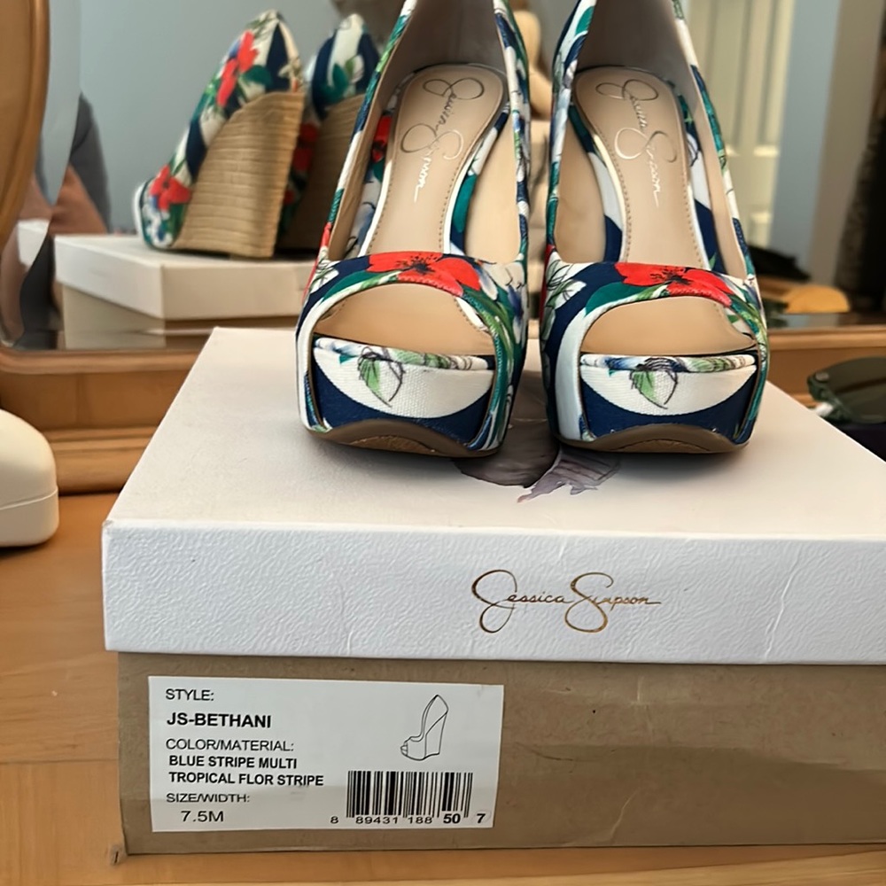 Jessica Simpson floral wedge 7.5